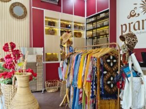 Pramana craft toko souvenir oleh oleh khas borobudur magelang kerajinan magnet kulkas gantungan kunci souvenir handicraft baju tas baik belanja murah elegan cantik diskon promo wonderful indonesia